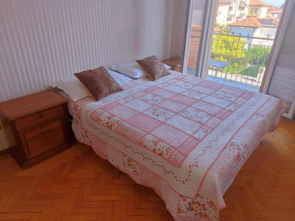 Linda'S Apparment Rooms เมสเตร ภายนอก รูปภาพ